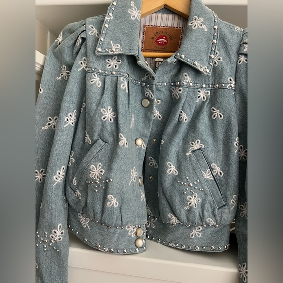 Marc Jacobs Stud Broderie Anglaise Daisy Embroidered Denim Jacket In Blue - Picture 11 of 13